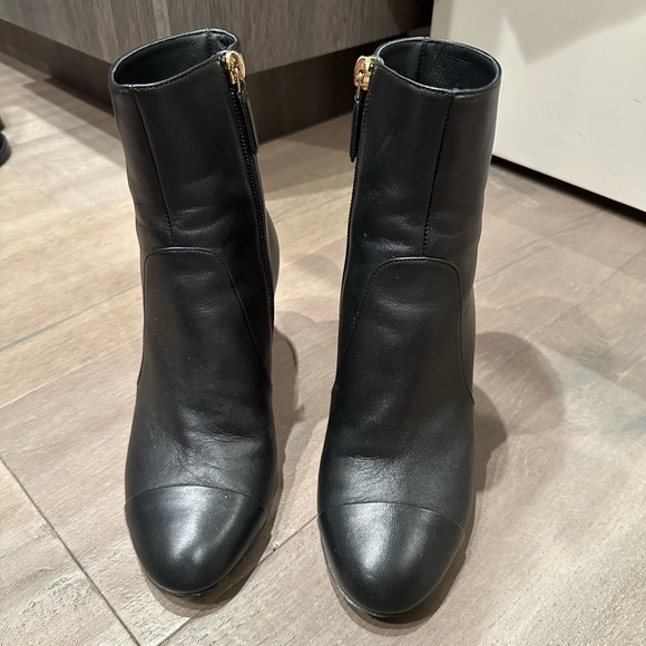 CHANEL ANKLE BOOTS SIZE 35.5 - Picture 2 of 5